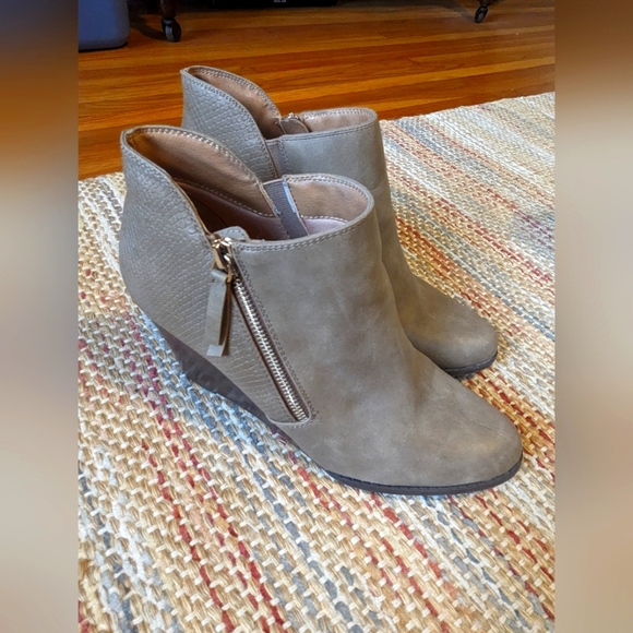 Wedge heeled booties - Picture 1 of 5